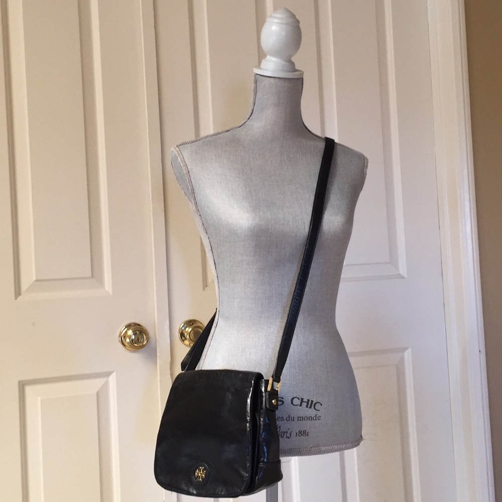 Tory Burch Distressed leather shoulder bag